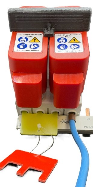 Perilex-Ausgleichsplatten unter der RCD-Messbrücke