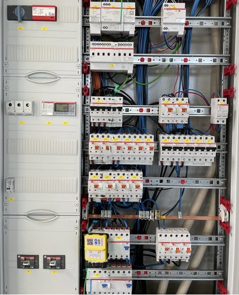 RCD-Riso Messbrücke auf einem RCD in einer Unterverteilung